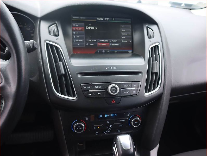 Ford Focus (2015) 1.5 TDCi, Automat, Navi - fotka 12 z 19