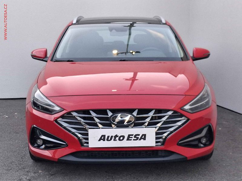 Hyundai i30 (2021) 1.5 T-GDi, Prime, LED, panor - fotka 2 z 22