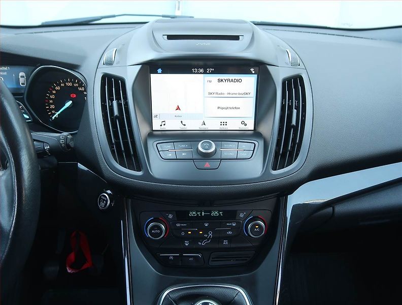Ford Kuga (2017) Titanium 2.0 TDCi, 4X4, Kůže - fotka 12 z 19