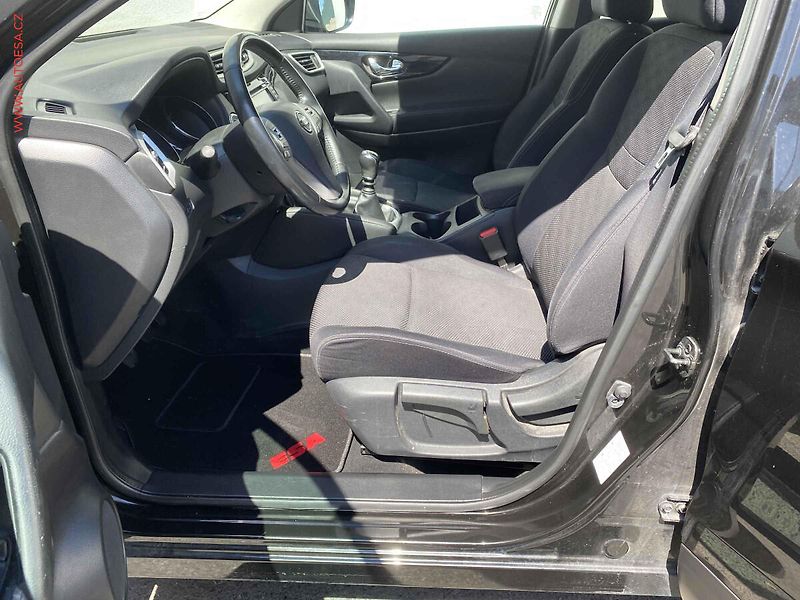 Nissan Qashqai (2014) 1.6 dCi, Acenta, navi, panor - fotka 9 z 16