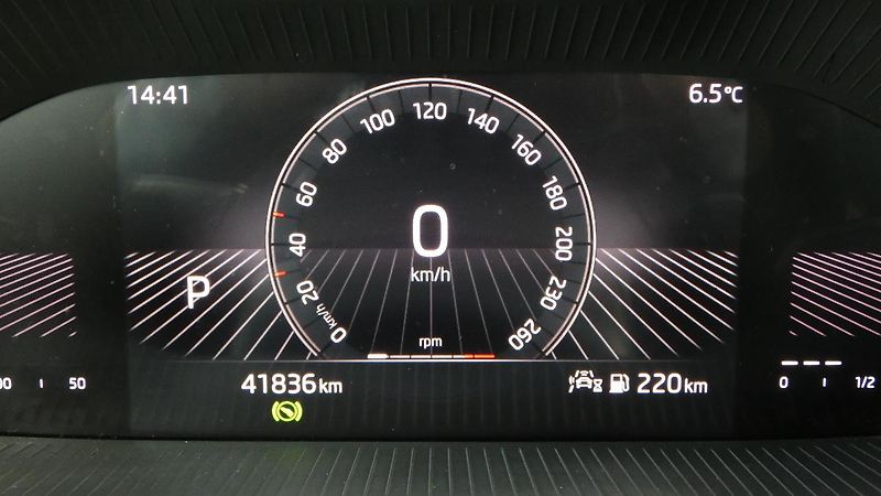 Škoda Karoq 1,5 TSI Ambition DSG - fotka 13 z 24