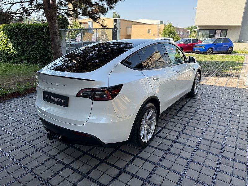 Tesla Model Y Standrart Range LFP Tažné - fotka 41 z 43