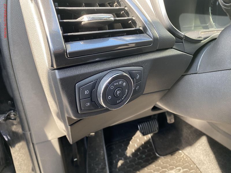 Ford Mondeo (2019) 2.0 TDCI, AT, xenon, autoAC - fotka 15 z 20