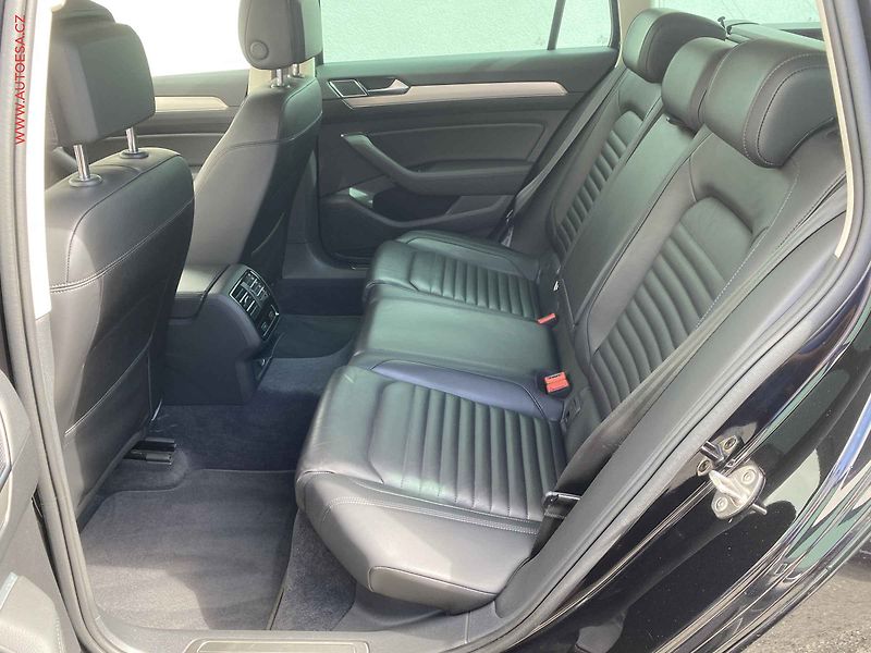 Volkswagen Passat (2015) 1.8 TSi, Highline, DSG, kůže - fotka 10 z 16