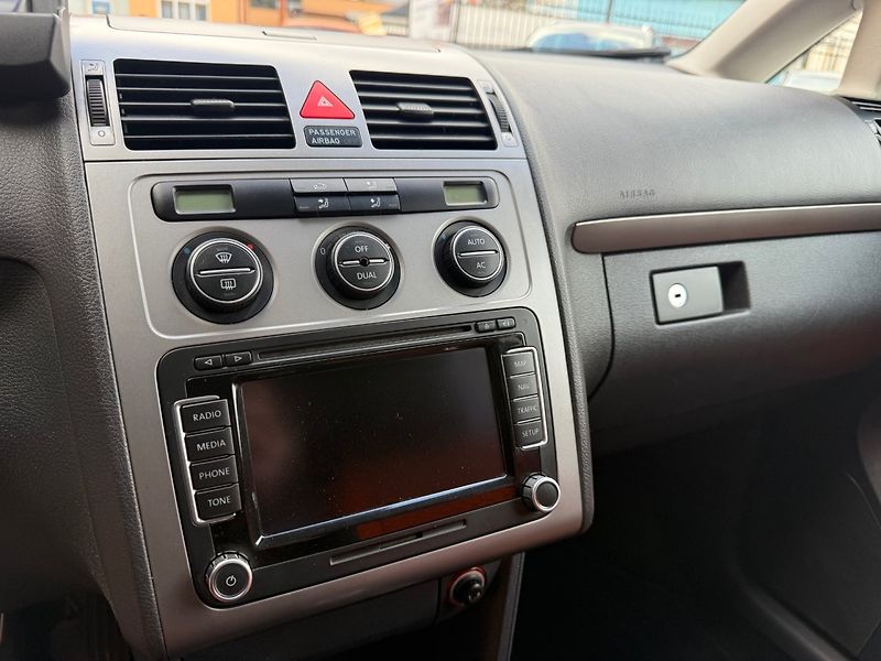 Volkswagen Touran (2011) 2.0 TDI - Cross - fotka 10 z 19