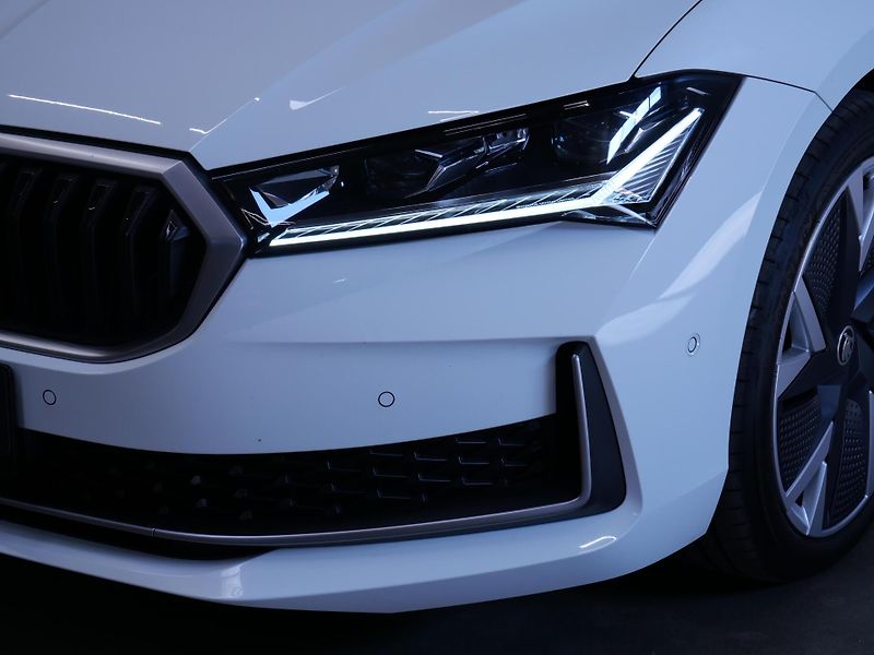 Škoda Superb - fotka 9 z 25