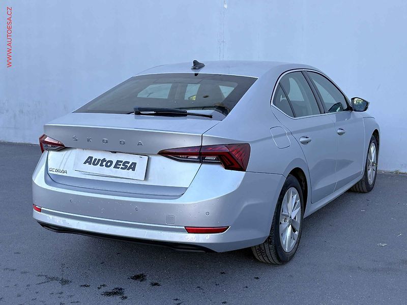 Škoda Octavia (2021) 1.5 TSi, ČR, Style, LED - fotka 4 z 18