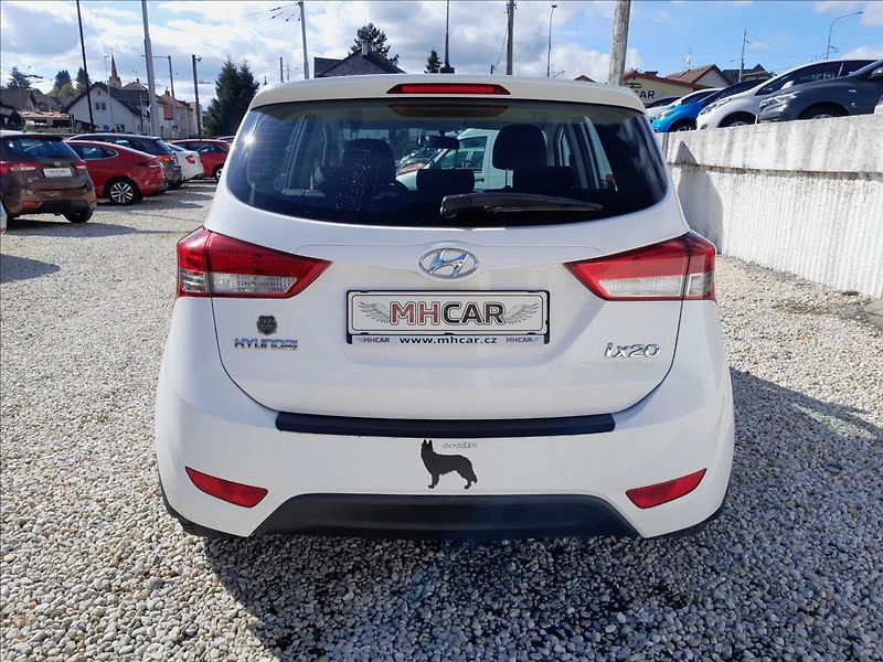 Hyundai ix20 1.6i 16V - fotka 6 z 53