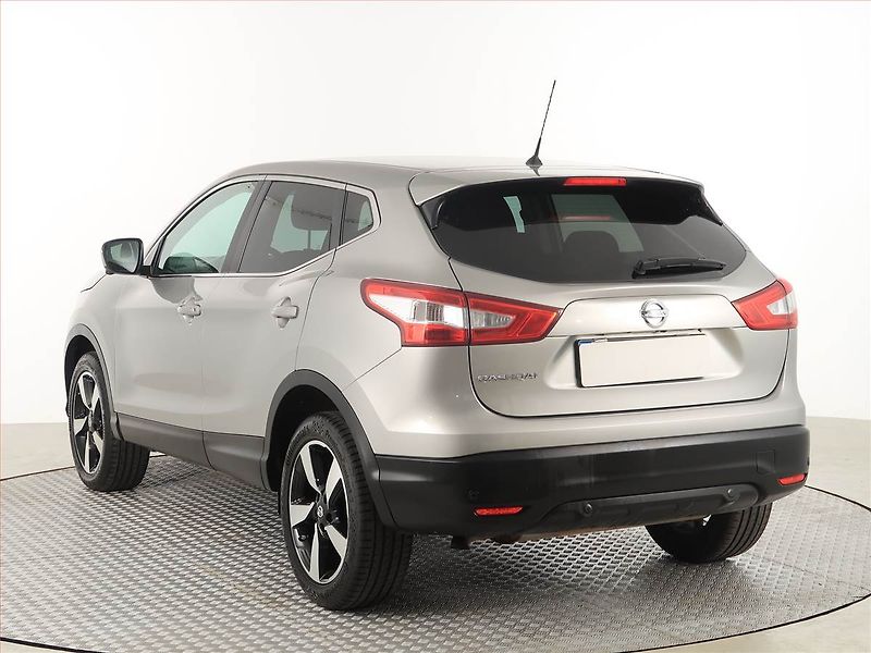 Nissan Qashqai (2015) 1.2 DIG-T, Automat, Serv.kniha - fotka 4 z 17