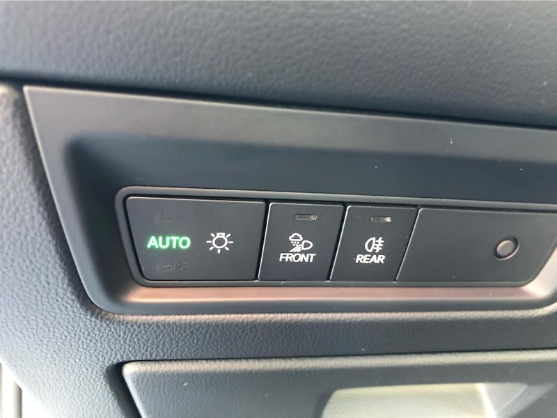 Volkswagen Touareg 3,0 TDI V6 4Motion - fotka 16 z 27