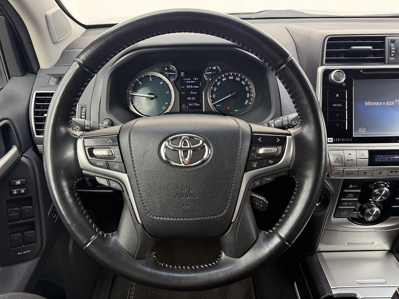 Toyota Land Cruiser 2.8 D-4D AT AWD 130 kW Executi - fotka 16 z 28