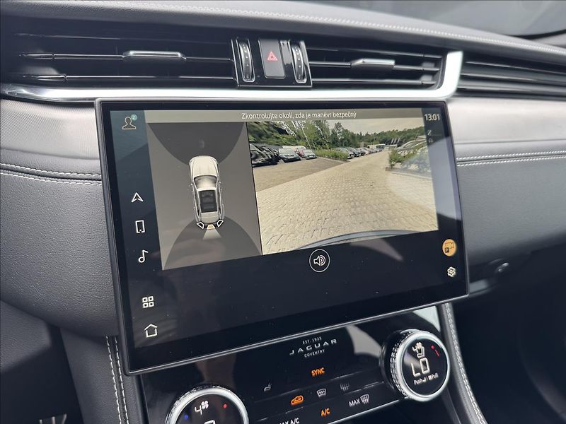 Jaguar F-Pace 3,0 R-DYNAMIC SE AWD DPH - fotka 23 z 33