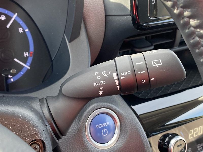 Toyota Yaris Cross 1.5HSD, ČR-1m, Executive, 4x4 - fotka 17 z 34
