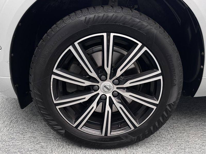 Volvo XC60 B4 AWD INSCRIPTION  - fotka 55 z 55