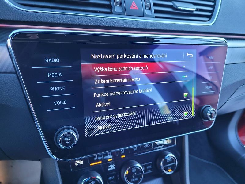 Škoda Superb 2.0 TDI DSG7 140kW Sportline 4 - fotka 39 z 62