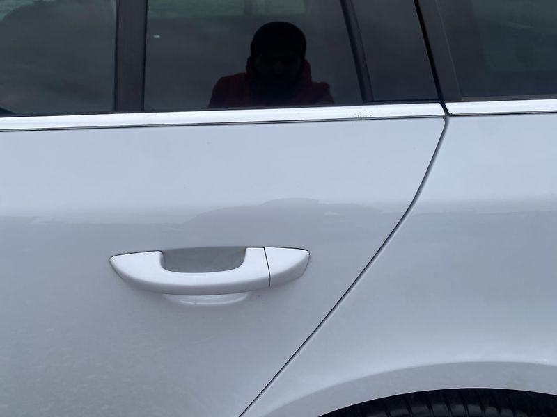 Škoda Superb 2.0TDi 4x4 170PS DSG L+K COMBI - fotka 29 z 158