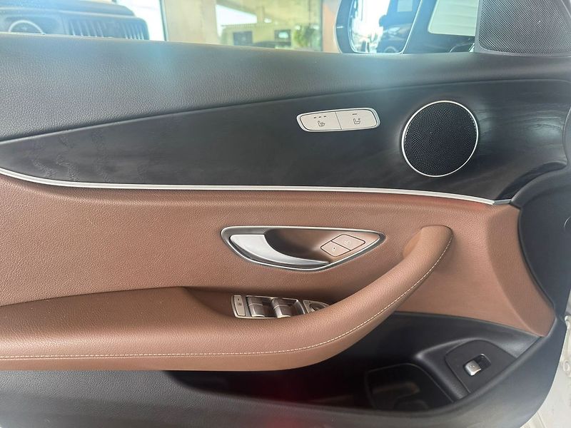 Mercedes-Benz Třídy E 300d - fotka 10 z 21