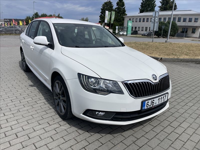 Škoda Superb 2,0 TDi 103kw Elegance Facelif - fotka 34 z 36