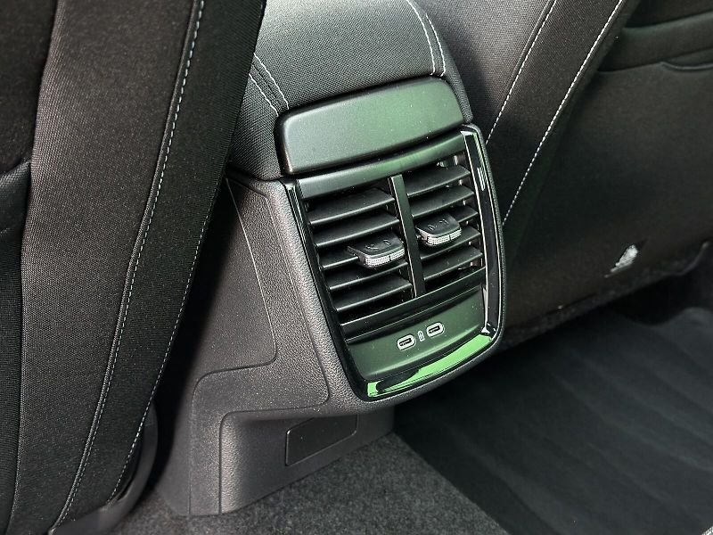 Škoda Kamiq 1.0TSi Monte Carlo 116PS Matri - fotka 40 z 45