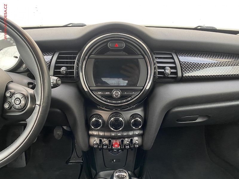 Mini Cooper S (2019) 2.0i, LED, navi, kůže - fotka 12 z 18