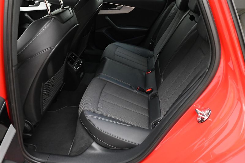Audi A4 2,0 40TDI 150kW QUATTRO S-LINE - fotka 14 z 33