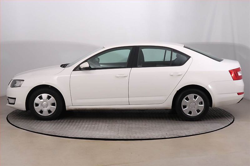 Škoda Octavia (2013) 1.6 TDI, Park. senzory - fotka 3 z 15