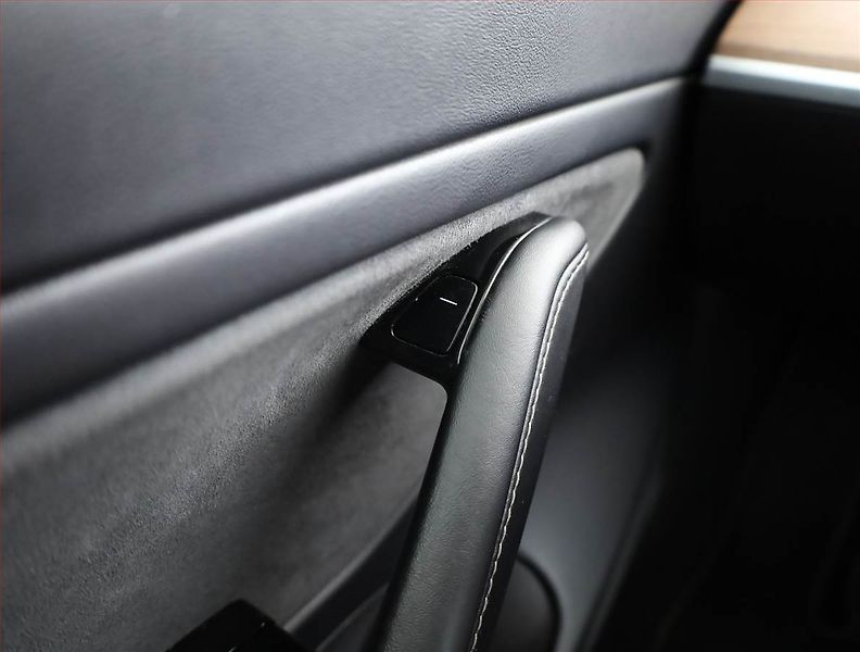 Tesla Model 3 (2020) Long Range 4WD 78kWh, SoH 81% - fotka 17 z 22