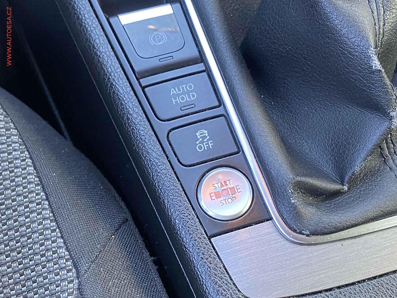 Volkswagen Passat (2011) 2.0TDi, 1.maj, Navi, park - fotka 15 z 21