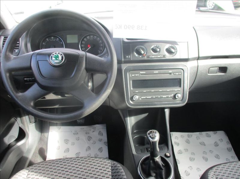 Škoda Fabia 1,2 TSI, klima, servis, tažné, - fotka 17 z 45