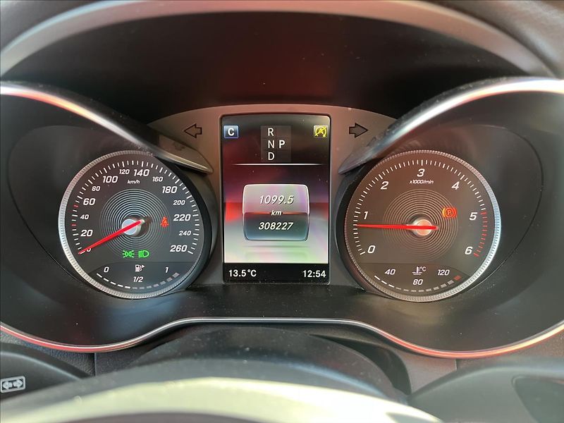 Mercedes-Benz Třídy C 2,1 250d 150KW 4MATIC LED DPH - fotka 23 z 50