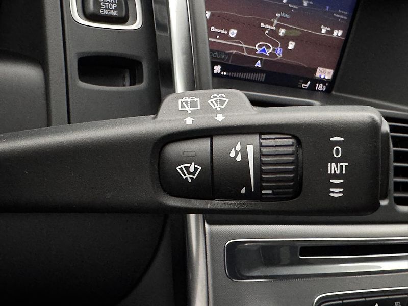 Volvo XC60 D4 AWD SUMMUM AUT - fotka 30 z 46