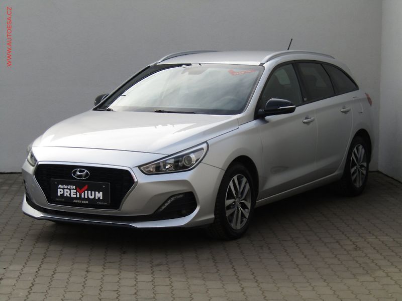 Hyundai i30 (2017) 1.6 CRDi, AT, LED, panor - fotka 3 z 3