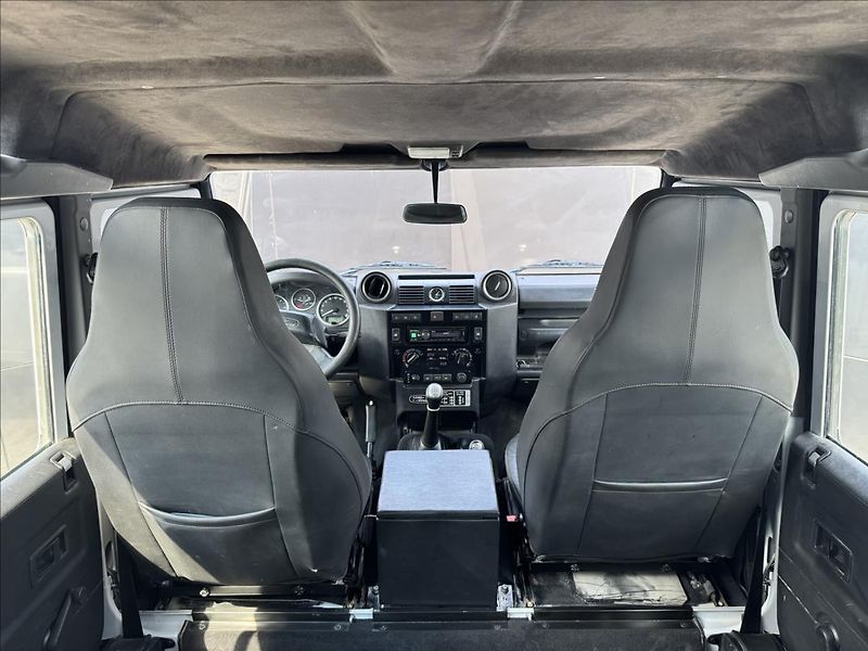 Land Rover Defender 2,2 110 TD4 STW Adventure ČR - fotka 20 z 25
