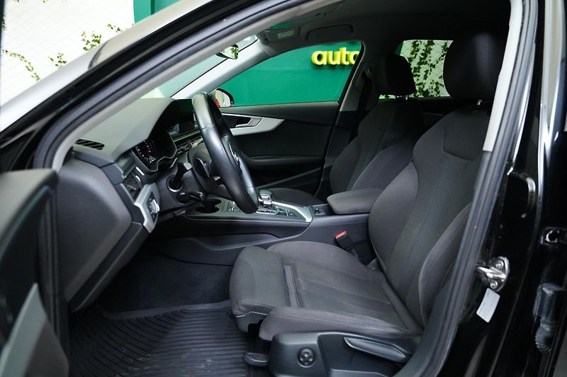 Audi A4 - fotka 11 z 26