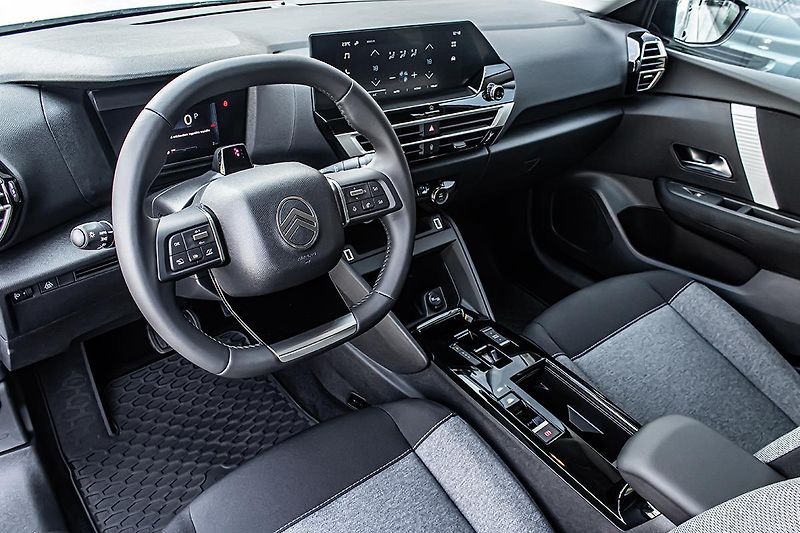 Citroën C4 (2026) 1,2 YOU Hybrid 110k Automat - fotka 8 z 17