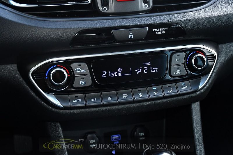 Hyundai i30 1,6CRDi STYLE AUTOMAT - fotka 31 z 48