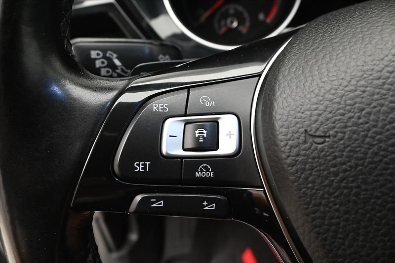 Volkswagen Touran 2,0 TDI 110kW DSG Záruka až 5 - fotka 22 z 30