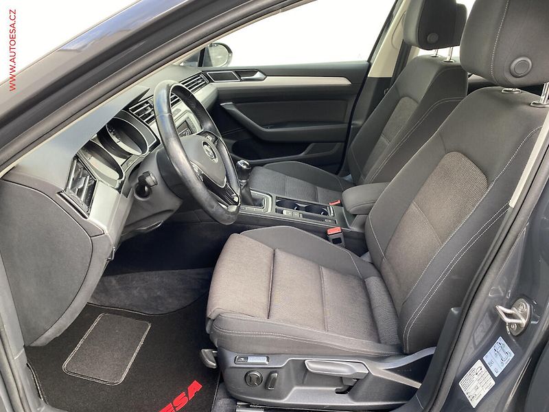 Volkswagen Passat (2015) 2.0 TDi, Comfortline, navi - fotka 9 z 18