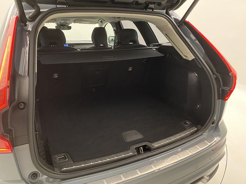 Volvo XC60 B4 AWD DARK PLUS REZERVACE - fotka 6 z 53