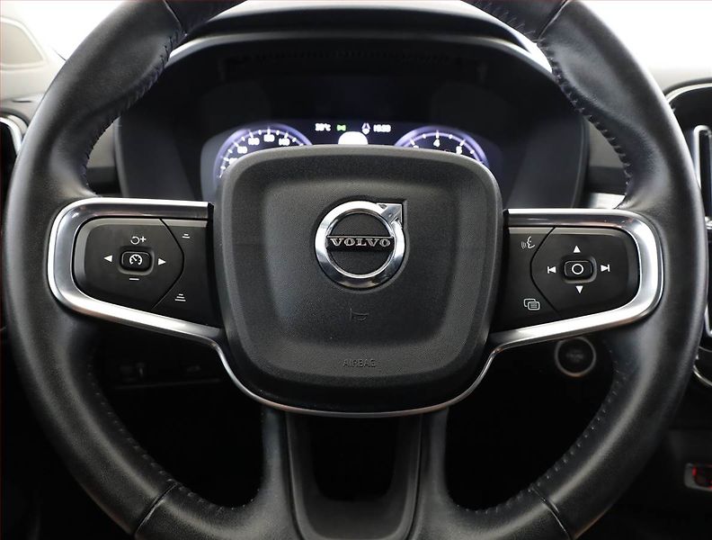 Volvo XC40 (2021) B4 - fotka 8 z 17