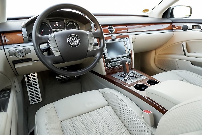 Volkswagen Phaeton 3.0 TDi 176kW LONG 4motion - fotka 16 z 36