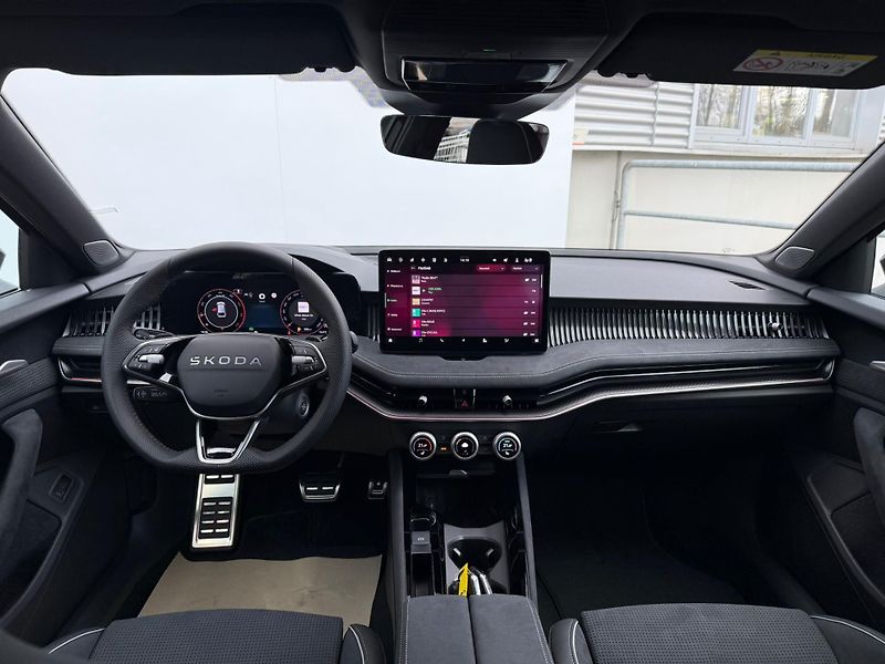 Škoda Superb Sportline 2,0 TDI 142 kW DSG 4 - fotka 5 z 28
