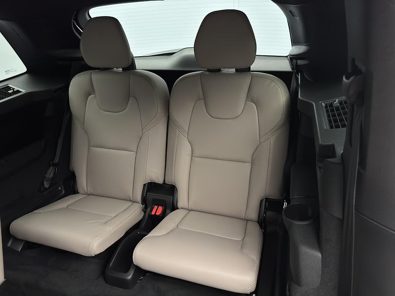 Volvo XC90 (2026) T8 AWD Plug-in DARK PLUS 7m - fotka 22 z 28