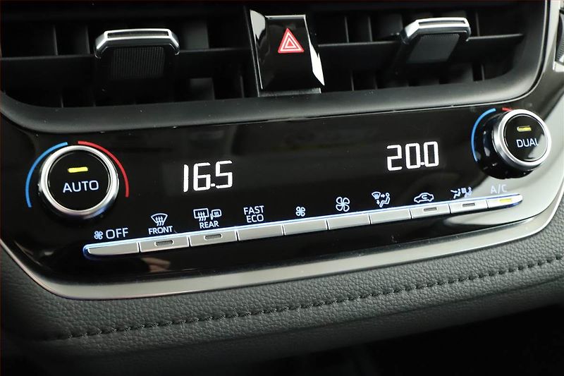 Toyota Corolla (2021) Comfort 1.8 Hybrid - fotka 10 z 16