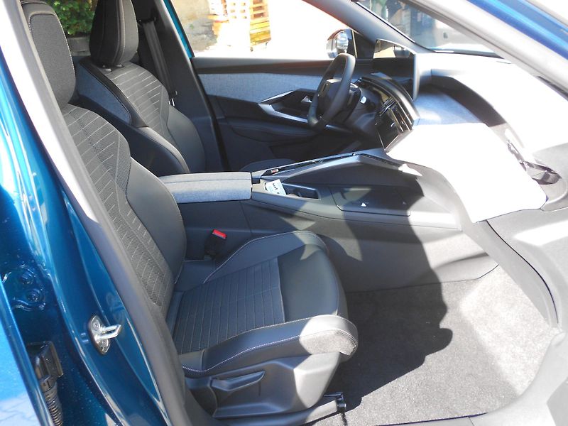 Peugeot 3008 Business Hybrid 145 e-DCS6 - fotka 7 z 8