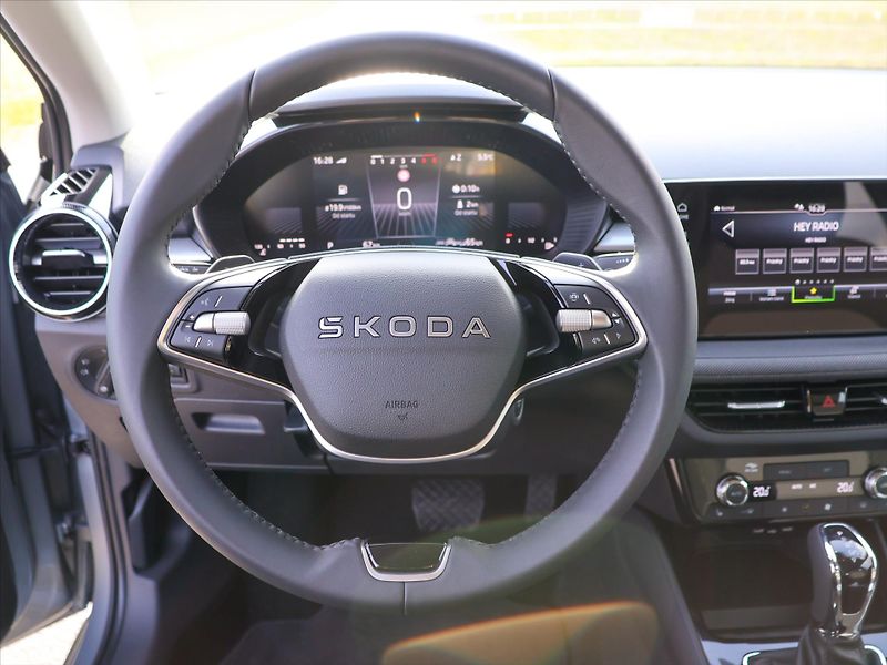 Škoda Fabia 1,0 TSi DSG Edice 130let DPH - fotka 19 z 40