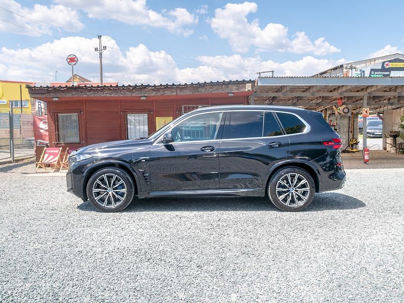BMW X5 (2023) 3.0D 50E – NOVÉ V ČR - fotka 8 z 70