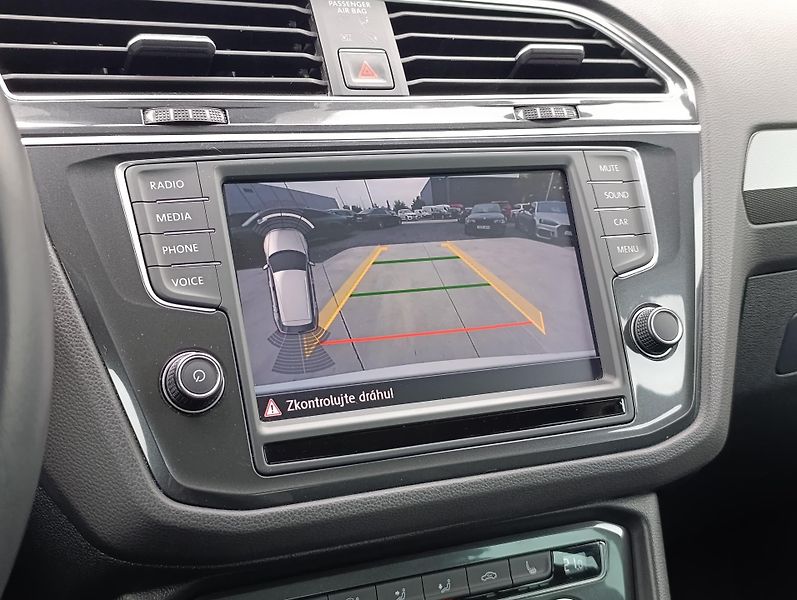Volkswagen Tiguan 2.0TDI DSG 4M HIGHLINE ČR - fotka 27 z 35