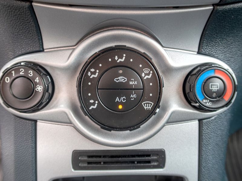 Ford Fiesta (2012) 1.25i 44KW – KLIMA - fotka 17 z 32