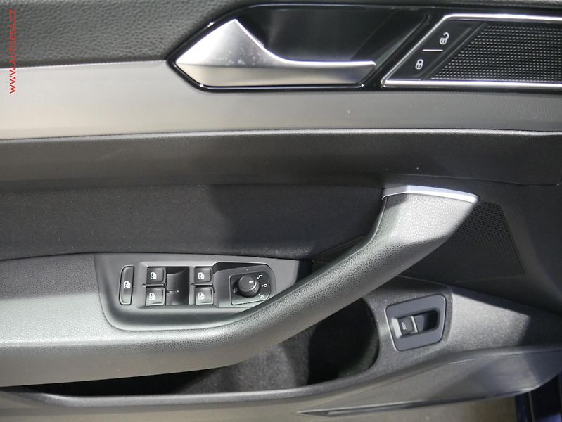 Volkswagen Passat (2015) 2.0TDi, Comfortline - fotka 11 z 17
